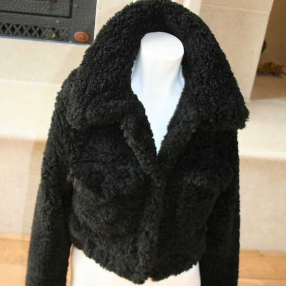 Urban Outfitters Black Cropped Faux Fur Jacket Size Medium - Picture 1 of 14